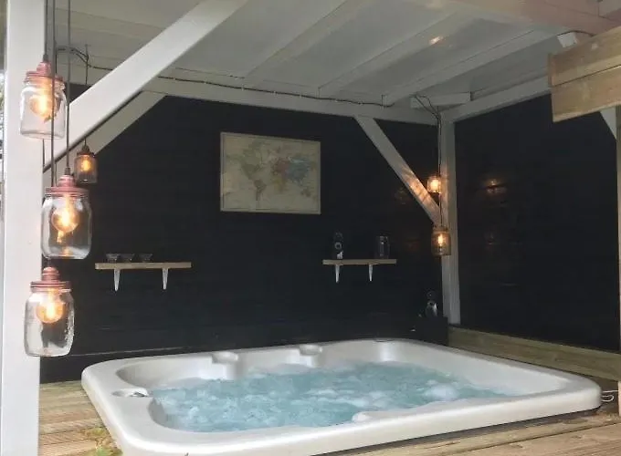 Met Jacuzzi In Huizen
