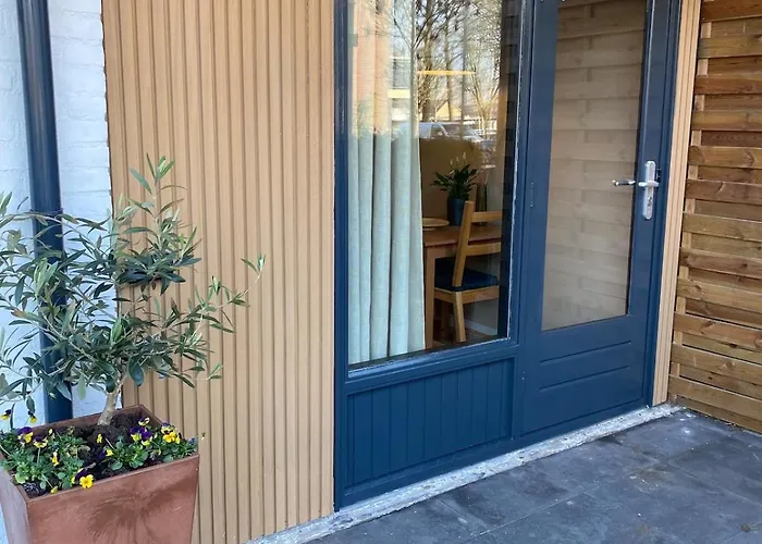 Met Jacuzzi In Хюйцен