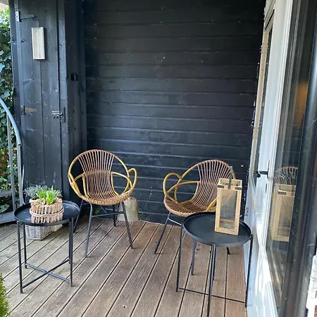 Apartman Met Jacuzzi In *